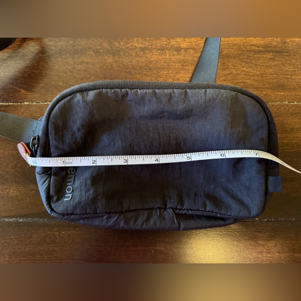 lululemon athletica mini Belt Bag Unisex - Like new (slightly used) - Picture 5 of 8
